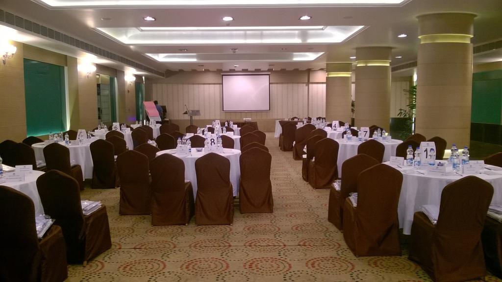 Fortune Jp Palace, Mysore - Member Itc Hotels' Group Eksteriør billede A meeting room at a hotel