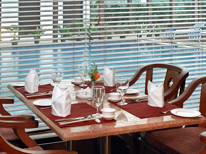 Fortune Jp Palace, Mysore - Member Itc Hotels' Group Eksteriør billede The Poolside Restaurant