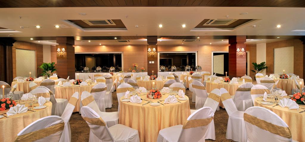 Fortune Jp Palace, Mysore - Member Itc Hotels' Group Eksteriør billede The Royal, a banquet hall at the hotel