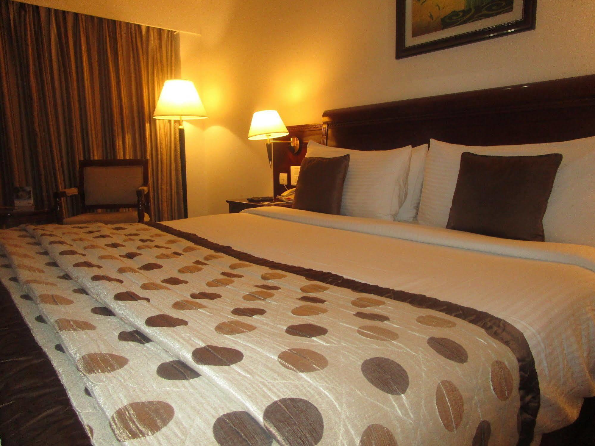 Fortune Jp Palace, Mysore - Member Itc Hotels' Group Eksteriør billede A room at the hotel